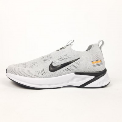 Nike Shield Running Zoom светло серые с черным, Размер 46 Nike Shield Running Zoom светло серые с черным, Размер 46