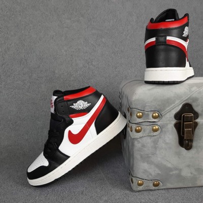 Nike Air Jordan 1 білі з чорним і червоним, Розмір 38