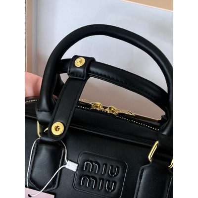 Сумка жіноча Miu Miu Arcadie Leather Bag чорний крос боді Міу Міу