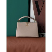 Жіноча сумка Louis Vuitton Capucines через плече Луї Віттон бежевий класичний
