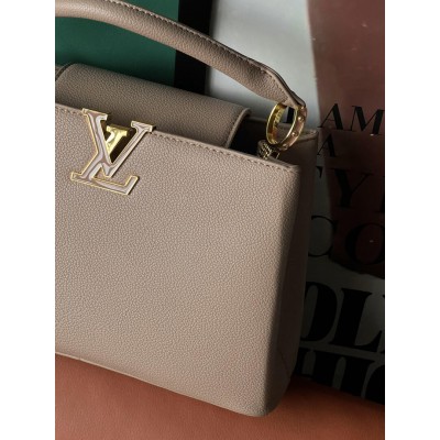 Женская сумка Louis Vuitton Capucines через плечо Луи Виттон бежевый классический
