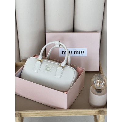 Сумка жіноча Miu Miu Arcadie Leather Bag білий крос боді Міу Міу Medium Сумка жіноча Miu Miu Arcadie Leather Bag білий крос боді Міу Міу Medium