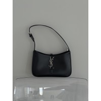 Женская сумка Yves Saint Laurent Le 5 A 7 гладкий YSL Ив Сен Лоран черный серебро клатч