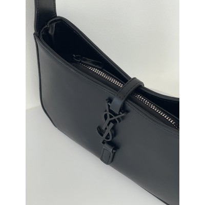 Жіноча сумка Yves Saint Laurent Le 5 A 7 гладкий YSL Ів Сен Лоран чорний матовий клатч