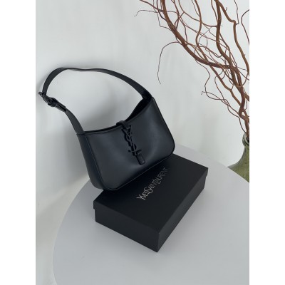 Жіноча сумка Yves Saint Laurent Le 5 A 7 гладкий YSL Ів Сен Лоран чорний матовий клатч