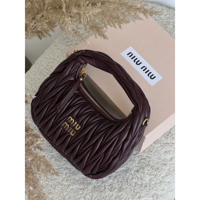 Сумка жіноча Miu Miu Wander Matelassé Nappa Leather бургунді хобо Міу Міу Сумка жіноча Miu Miu Wander Matelassé Nappa Leather бургунді хобо Міу Міу