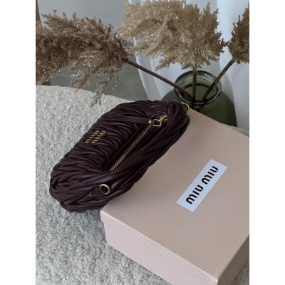 Сумка жіноча Miu Miu Wander Matelassé Nappa Leather бургунді хобо Міу Міу