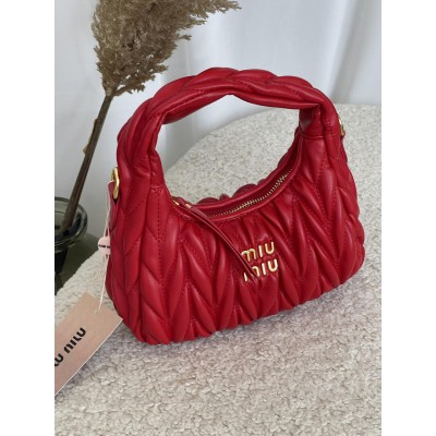 Сумка жіноча Miu Miu Wander Matelassé Nappa Leather червоний хобо Міу Міу Сумка жіноча Miu Miu Wander Matelassé Nappa Leather червоний хобо Міу Міу