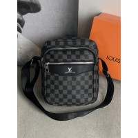 Мужская сумка мессенджер Louis Vuitton через плечо серый в клетку Луи Виттон