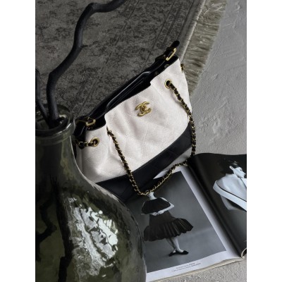 Жіноча сумка Chanel Metiers D’art Bag молочний на плечі Шанель Жіноча сумка Chanel Metiers D’art Bag молочний на плечі Шанель