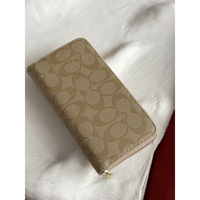 Гаманець Coach Signature Accordion Zip Wallet Коуч жіночий великий молочний