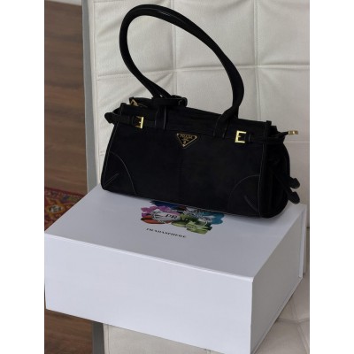 Жіноча сумка Prada Bonnie Medium Suede Shoulder Bag через плече чорний замша Прада Жіноча сумка Prada Bonnie Medium Suede Shoulder Bag через плече чорний замша Прада