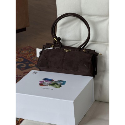 Сумка жіноча Prada Bonnie Medium Suede Shoulder Bag через плече шоколадний замша Прада Сумка жіноча Prada Bonnie Medium Suede Shoulder Bag через плече шоколадний замша Прада