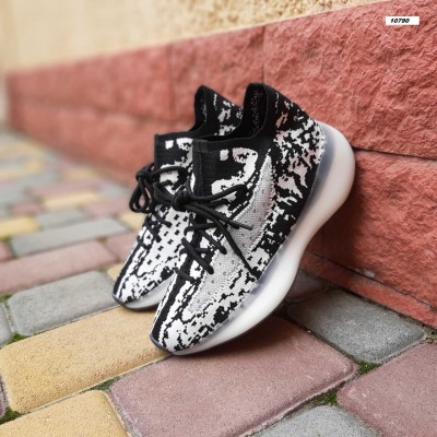 Adidas Yeezy Boost 380 белые с черным, Размер 43