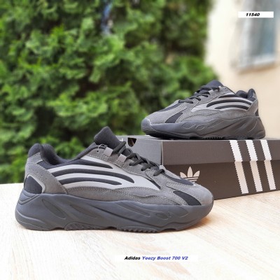 Adidas Yeezy Boost 700 V2 Geode сірі з чорним, Розмір 41